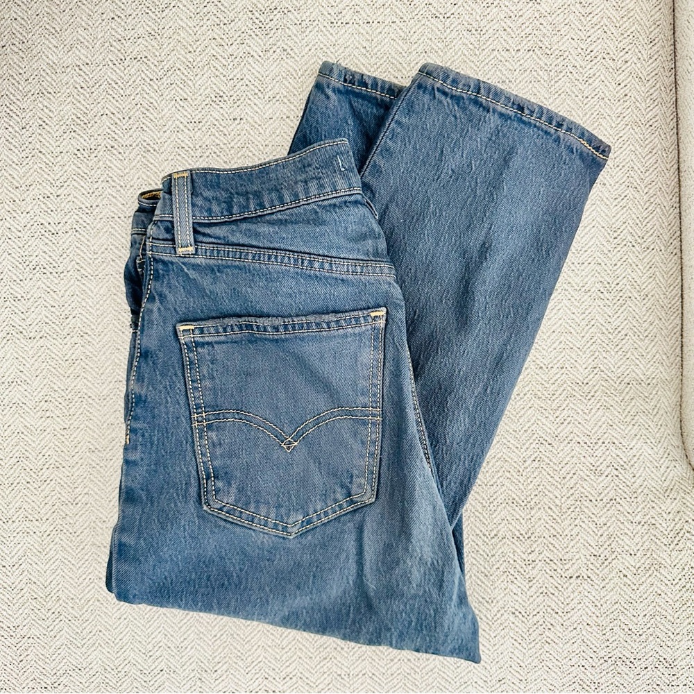 Blue Straight Leg Levi Jeans with Medium Wash